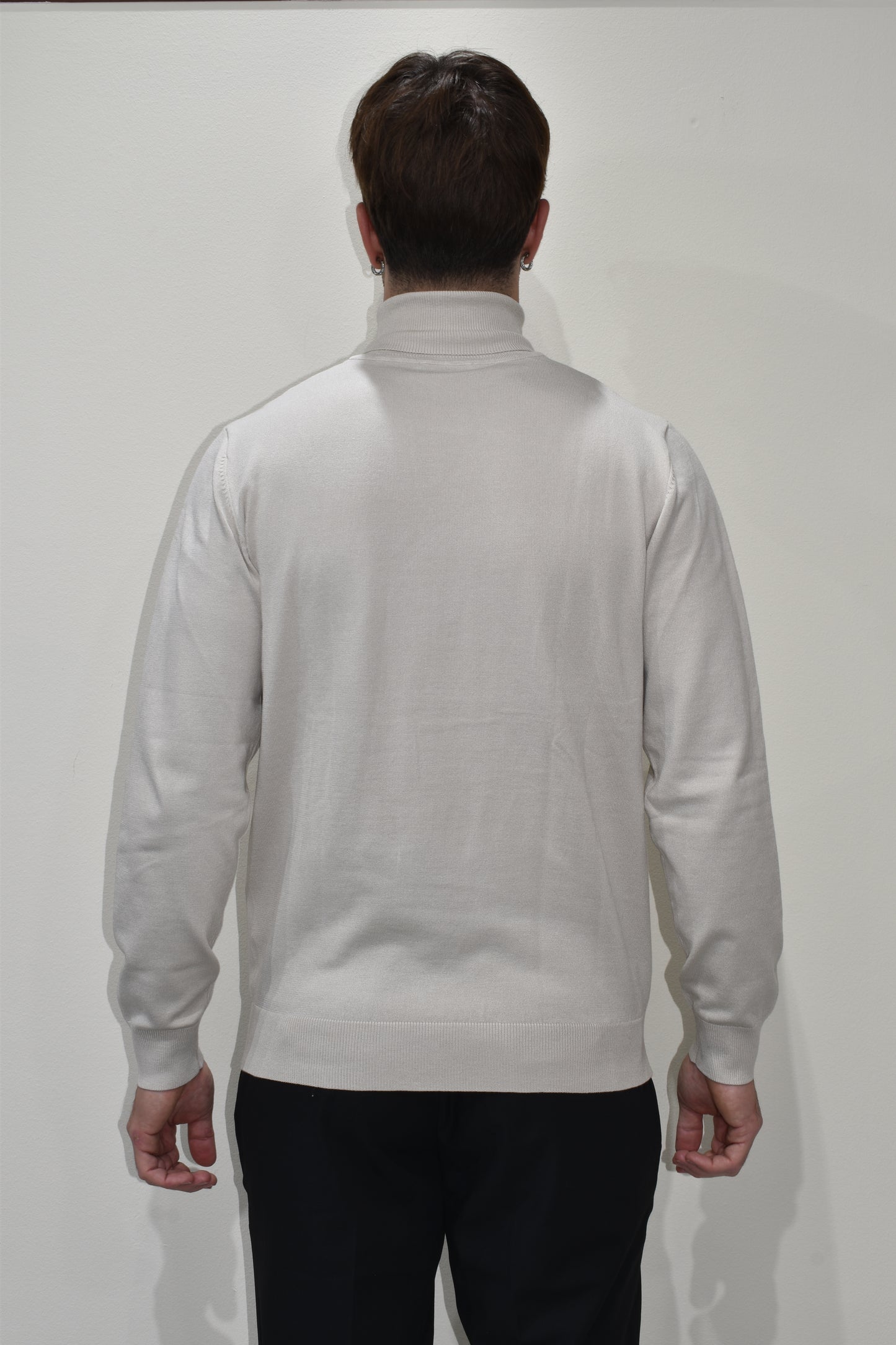 dolcevita uomo baci e abbracci-440007