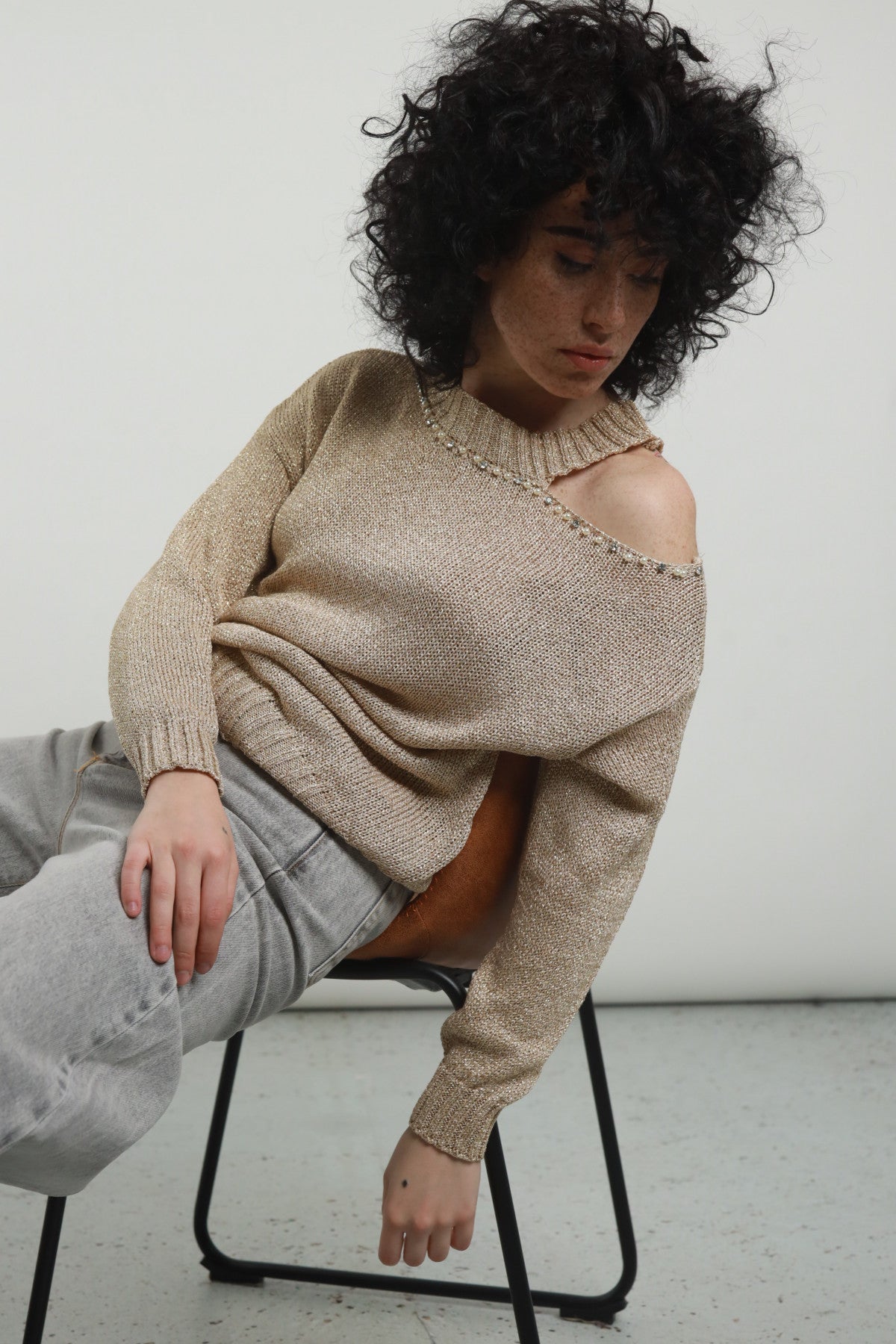 Maglia con cut out strass
