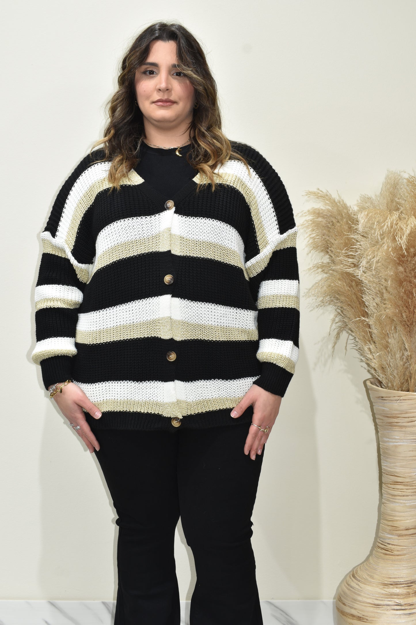 cardigan over donna curvy
