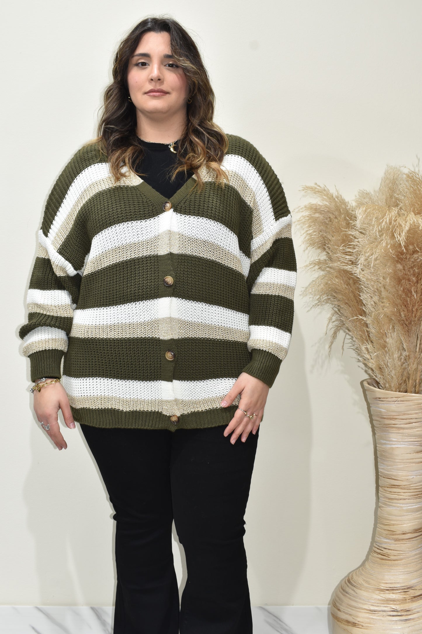cardigan over donna curvy