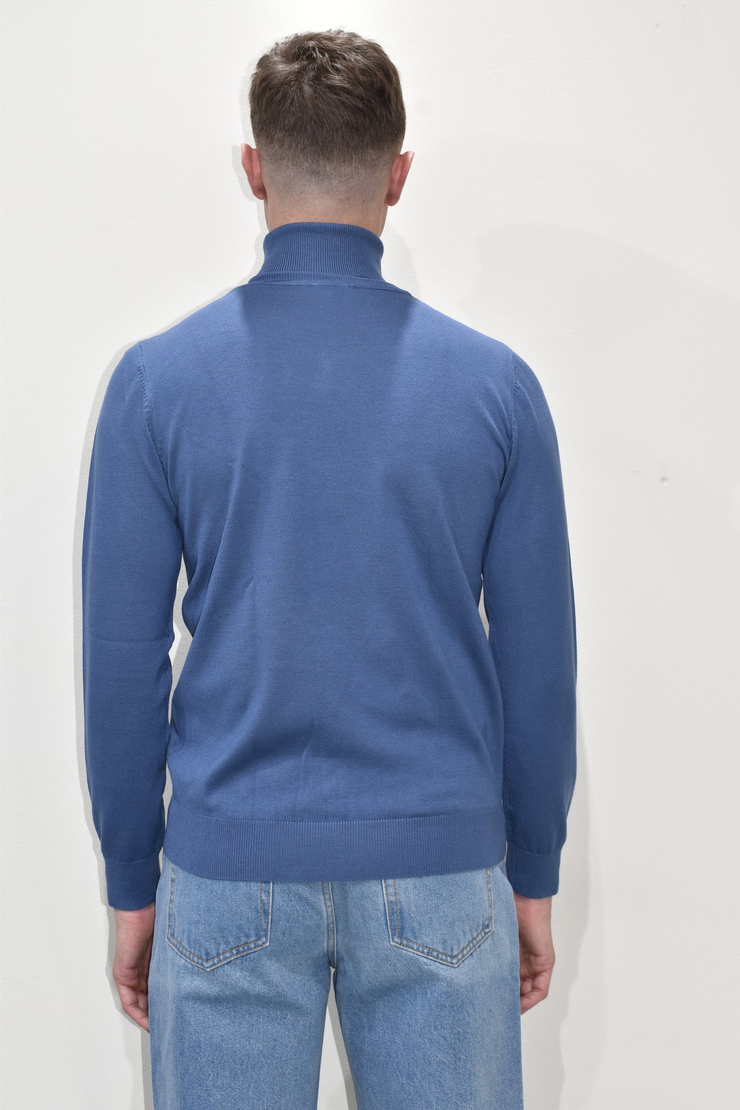 dolcevita uomo baci e abbracci-440007