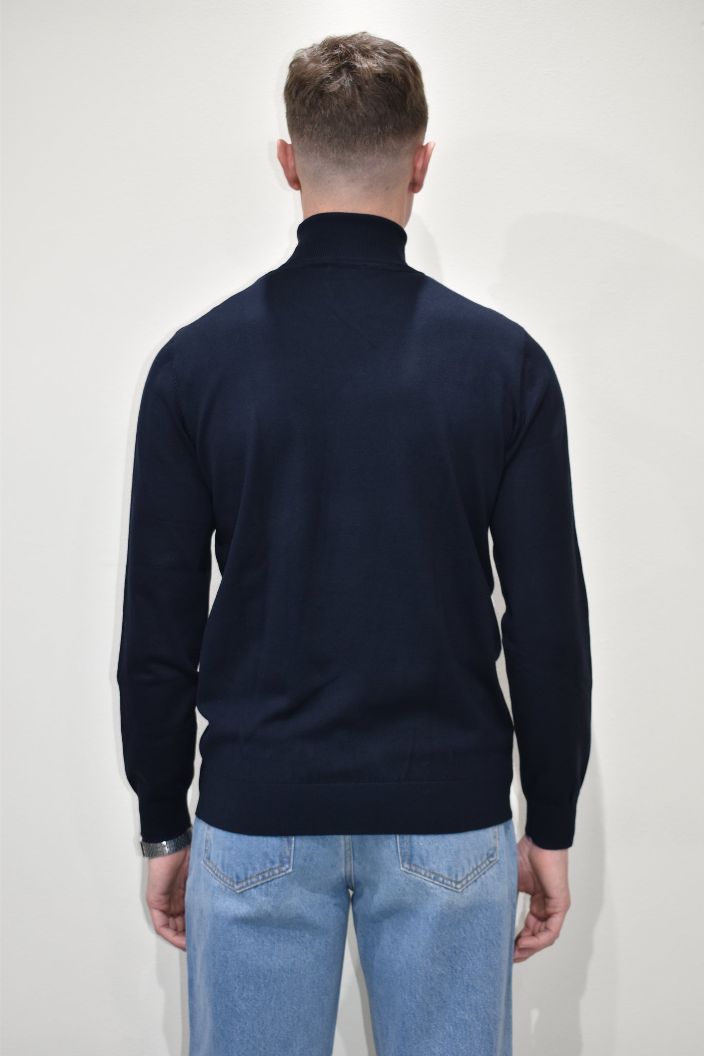 dolcevita uomo baci e abbracci-440007